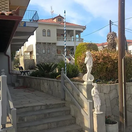 Gkoloi & Apartman *