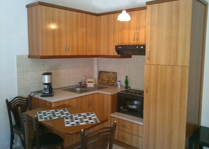 Gkoloi & * Kalyves Polygyrou