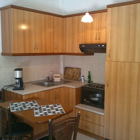 Gkoloi & * Kalyves Polygyrou