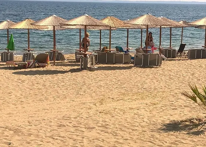 Gkoloi & * Kalyves Polygyrou