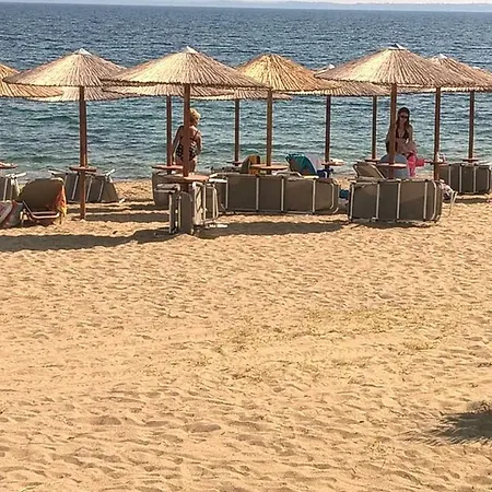 Gkoloi & * Kalyves Polygyrou